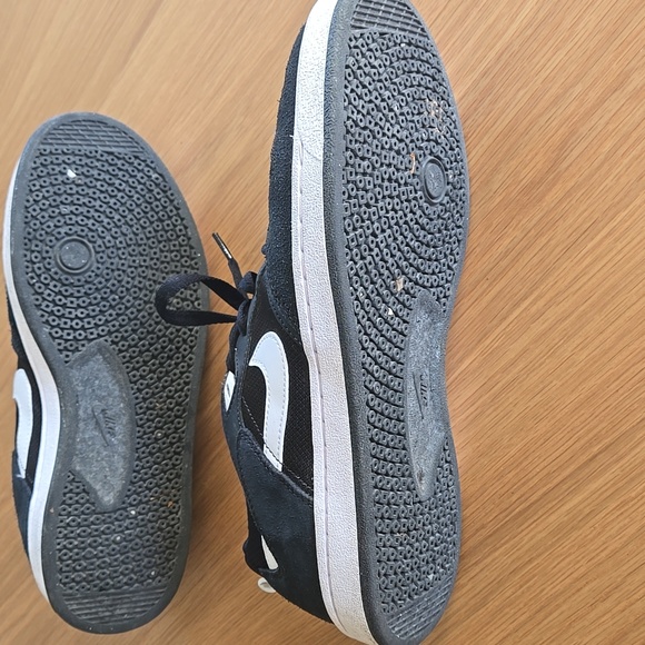 Nike SB Alleyoop Shoes in Excellent Condition! - Picture 2 of 4